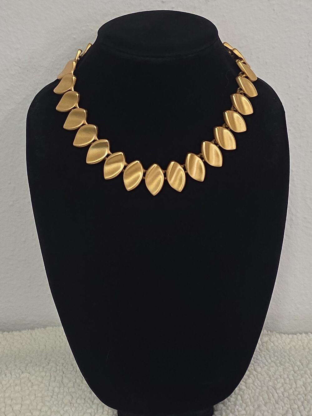 Vintage Anne Klein "AK" Signed Necklace Matte Gold Tone Classic Retro Statement